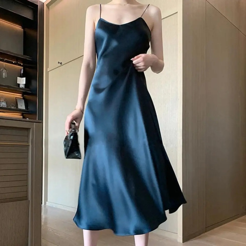Blue satin gown. Brand new boutique item size 8
